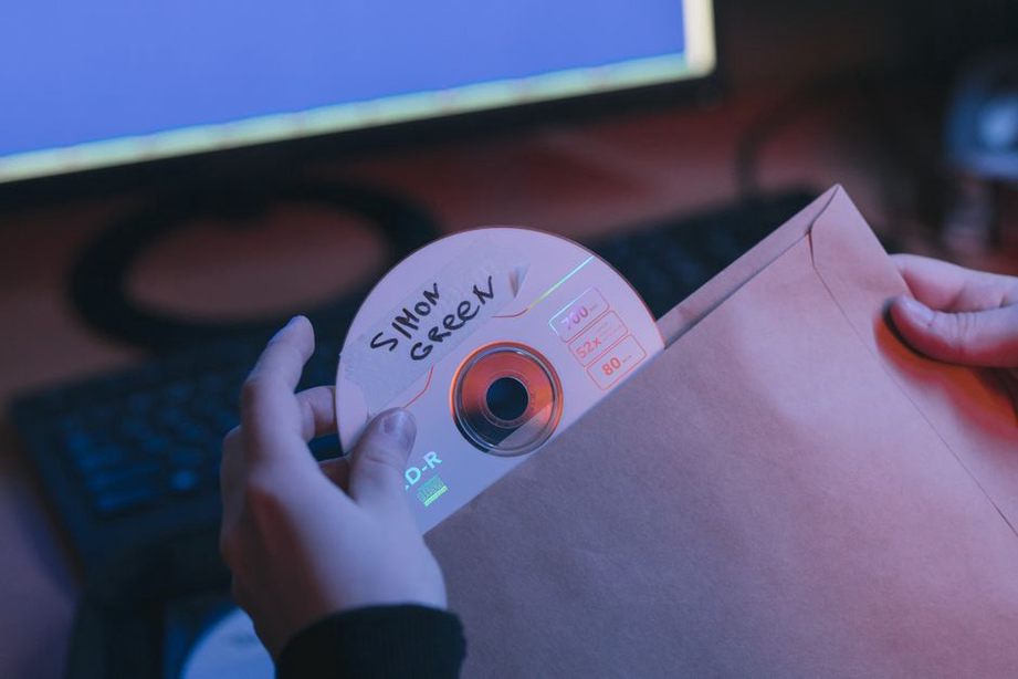 handwritten CD-R tracklist with numeric durations