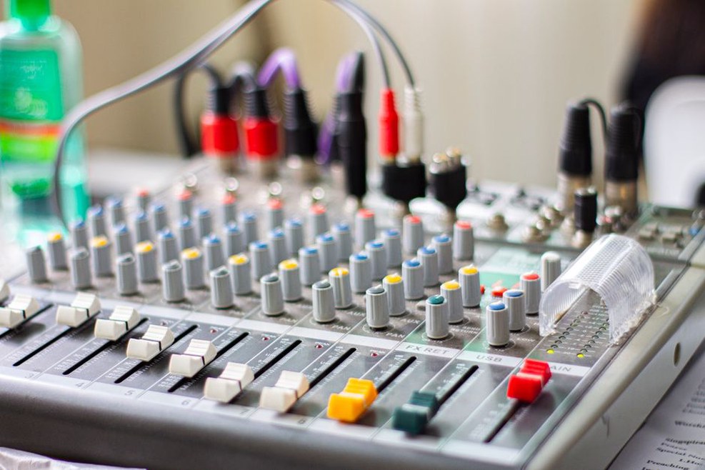 Tape recorder integrated into an electronic sound setup