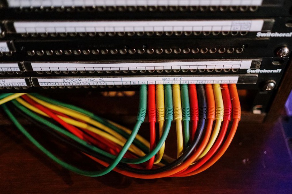 Patch cables and small modules on a workbench