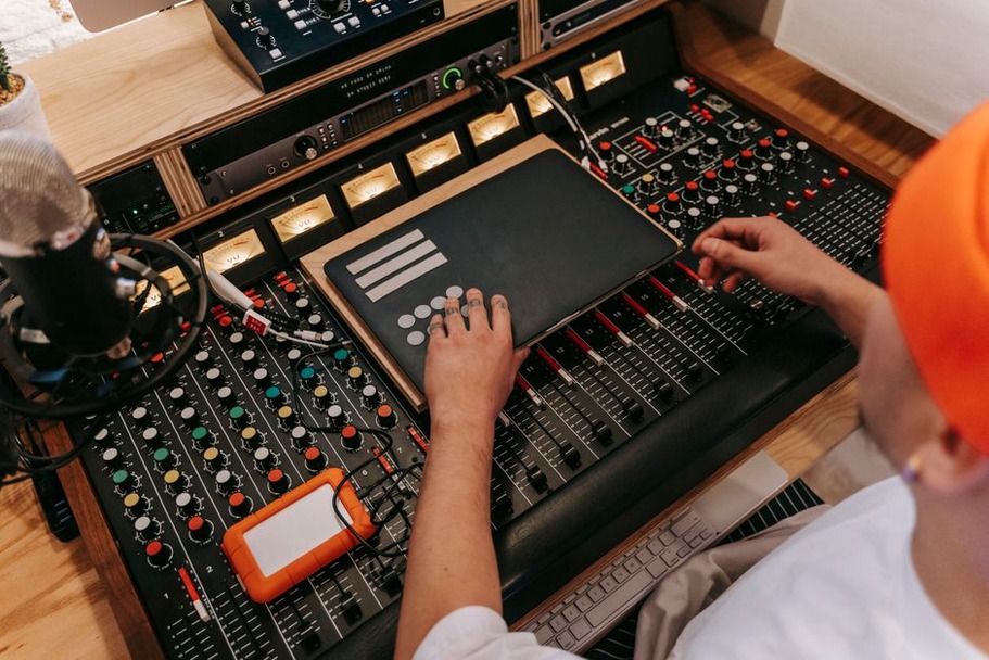 Contact microphones and a small mixing desk in use