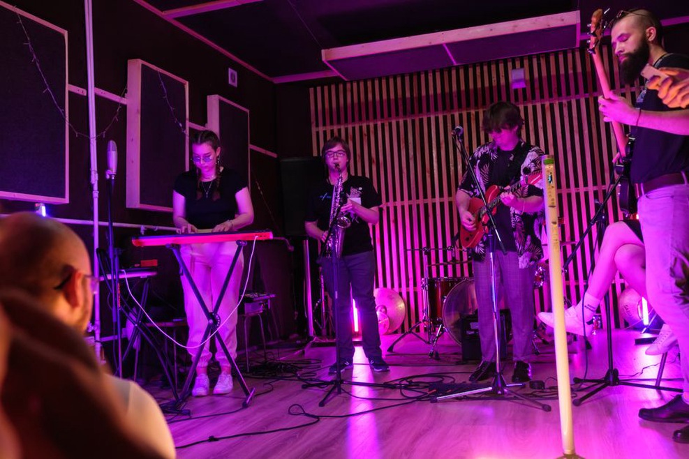 A small performance setup leaves room between instruments