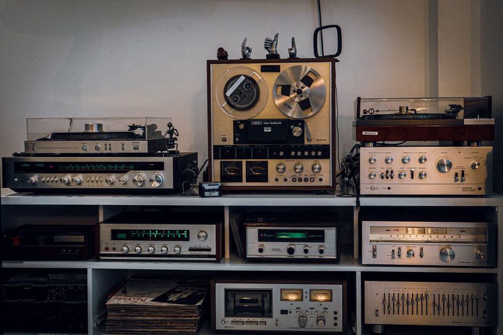 dimly lit room with audio equipment on tatami floor