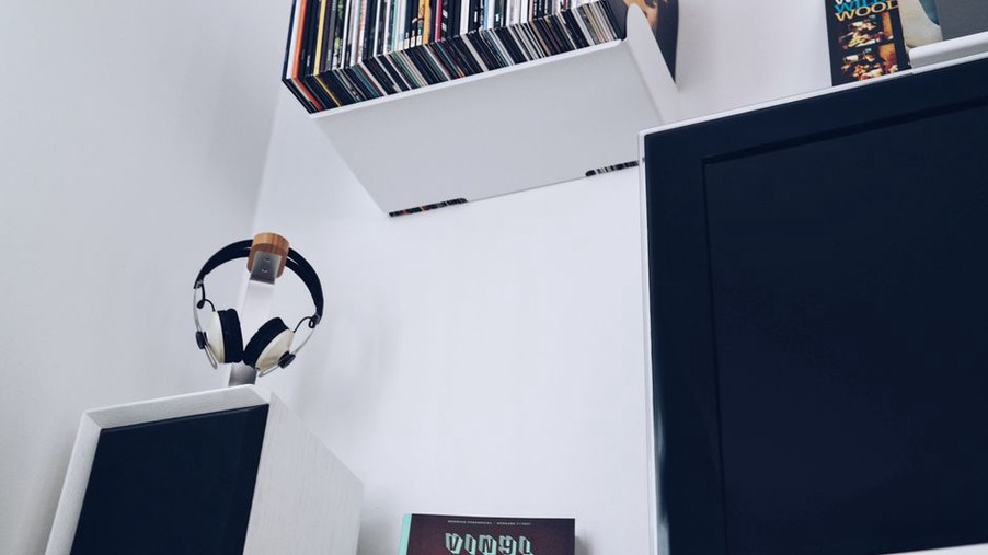 A pair of speakers shapes the drone through room resonance