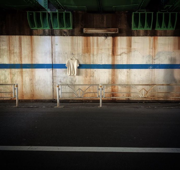 A recorder placed beneath a resonant underpass