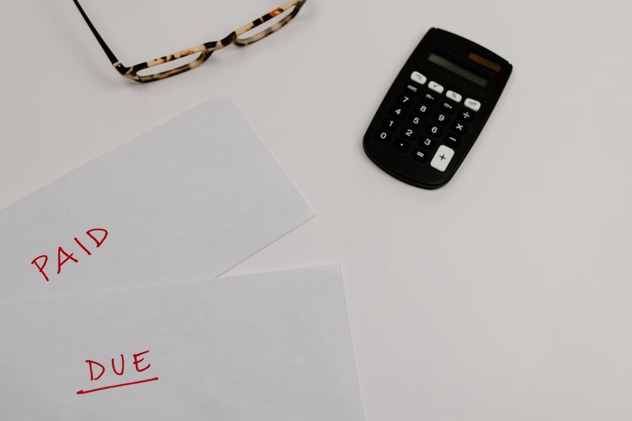 Payment dates marked beside a simple spending plan