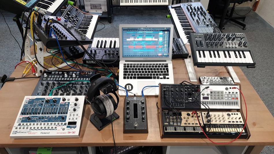 Cables and controls used to shape electronic sound