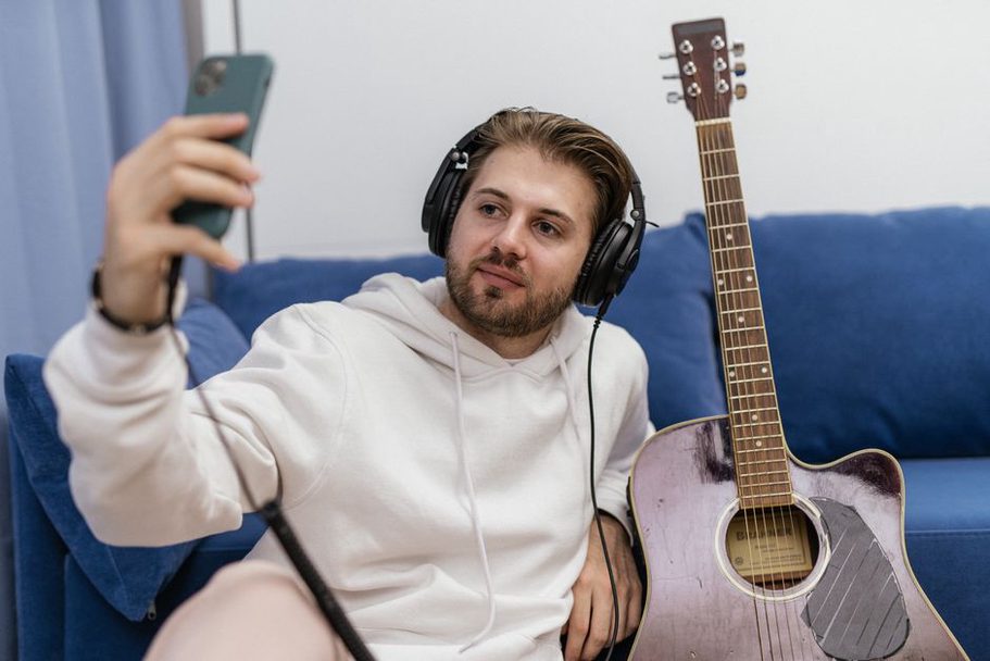 Checking a listening page on a phone