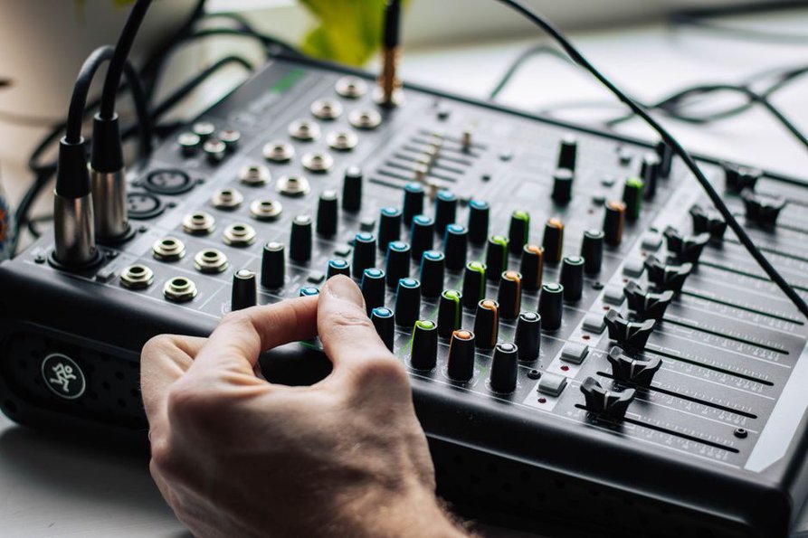 Cables and a mixer in an intimate performance space