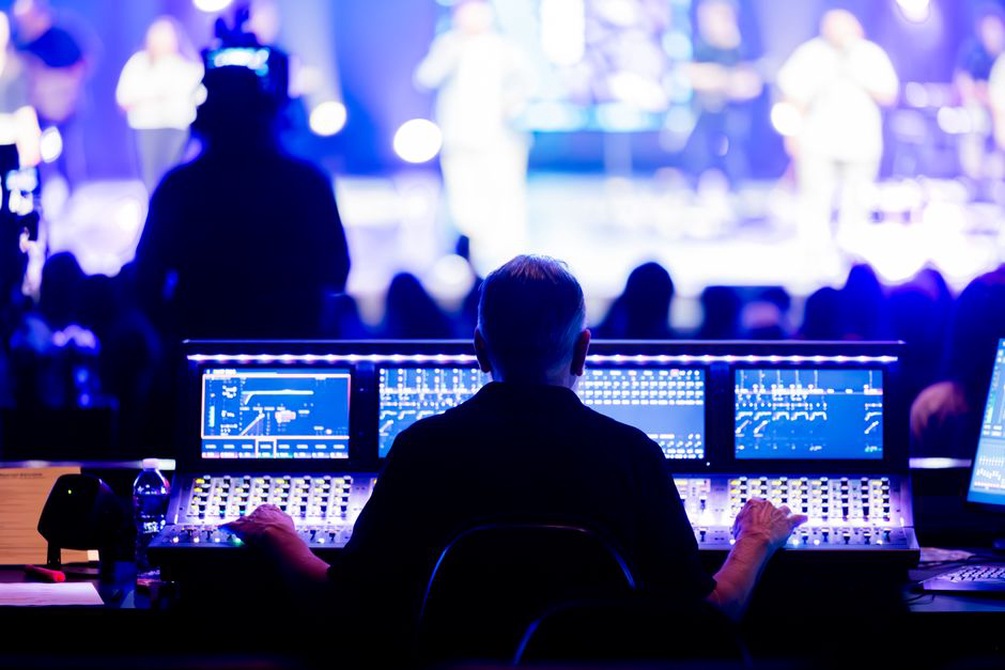 A compact room shaped by performers and sound crew